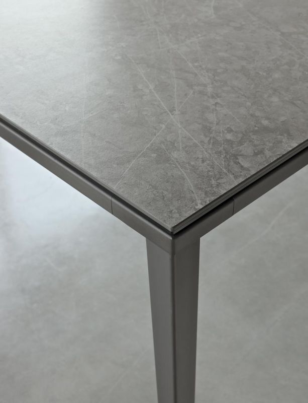 Τραπέζι Echo in ανοιγόμενο 140/180/220x90x75 πέτρα και βάση μεταλλική Casa Vogue - Image 4