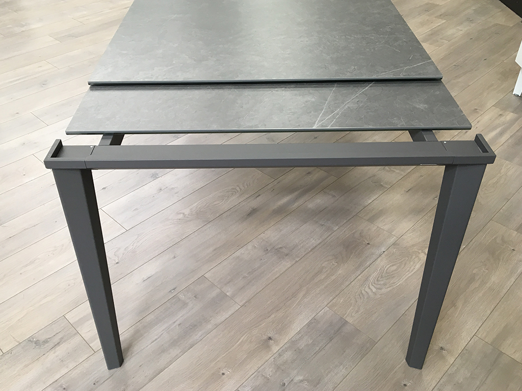 Τραπέζι Echo in ανοιγόμενο 140/180/220x90x75 πέτρα και βάση μεταλλική Casa Vogue - Image 5